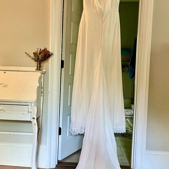 Daughter of Simone Kemp Wedding Dress - Sample Size XL - Picture 4 of 9